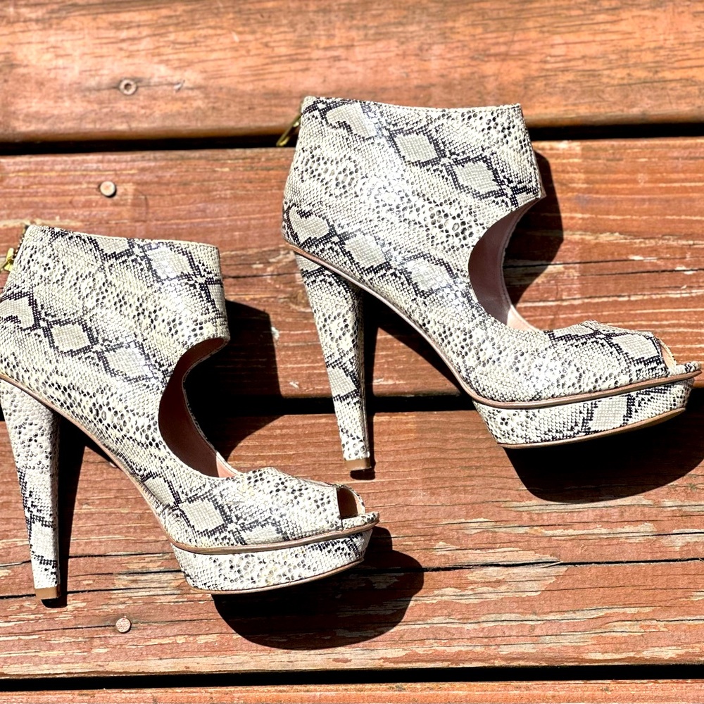 **SOLD** Snake Print Heel